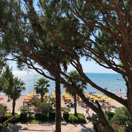Mali I Robit Beachfront Apartment Golem  Buitenkant foto