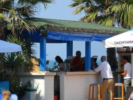 Mali I Robit Beachfront Apartment Golem  Buitenkant foto