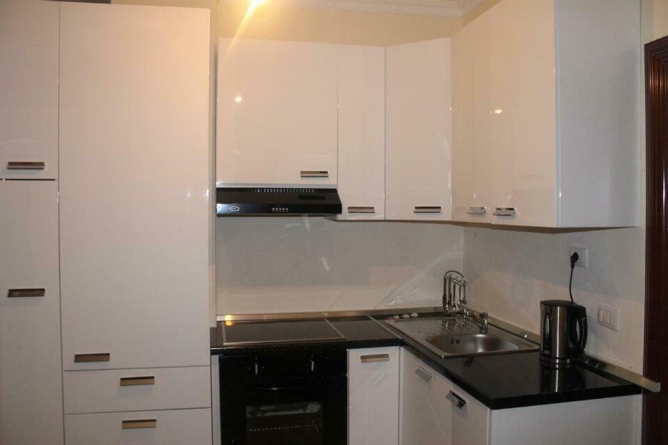 Mali I Robit Beachfront Apartment Golem  Buitenkant foto