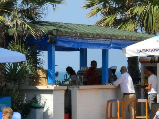 Mali I Robit Beachfront Apartment Golem  Buitenkant foto
