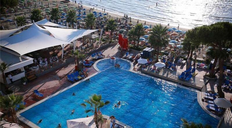 Mali I Robit Beachfront Apartment Golem  Buitenkant foto