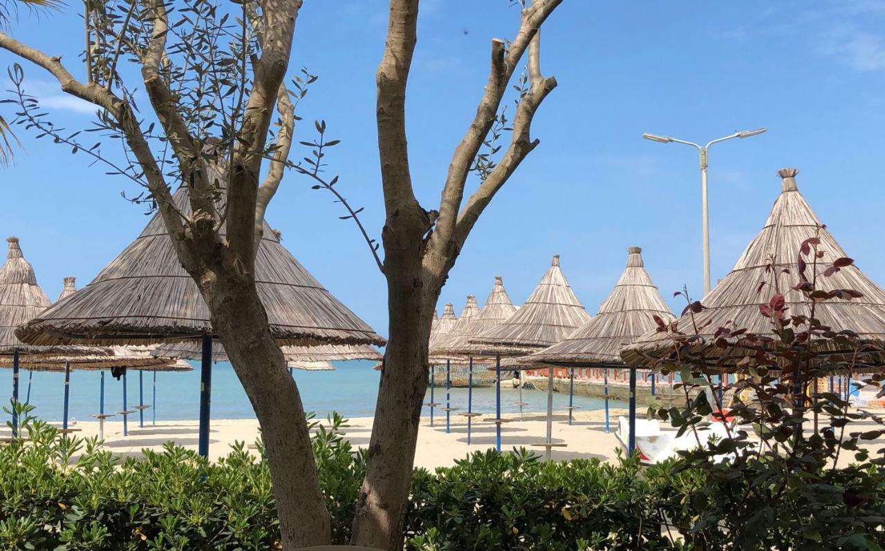Mali I Robit Beachfront Apartment Golem  Buitenkant foto